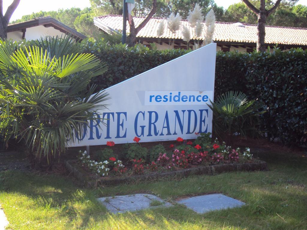 Villetta Corte Grande Villa อาปริลเลีย มาริตติมา ภายนอก รูปภาพ