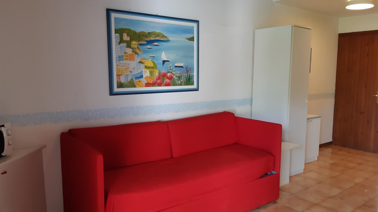 Villetta Corte Grande Villa อาปริลเลีย มาริตติมา ภายนอก รูปภาพ